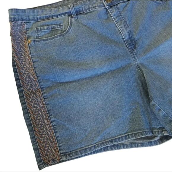 GV High Waisted Chevron Embroidered Sides Denim Jean Shorts Plussize 16 - Picture 8 of 15